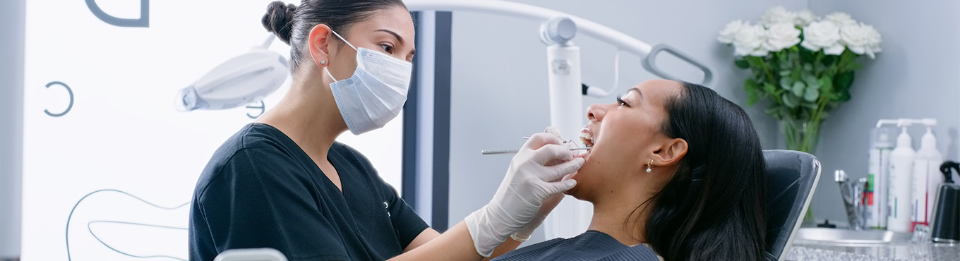 wes-us-eguide-banner-career-pathways-dentistry-istock-1480182253.jpg